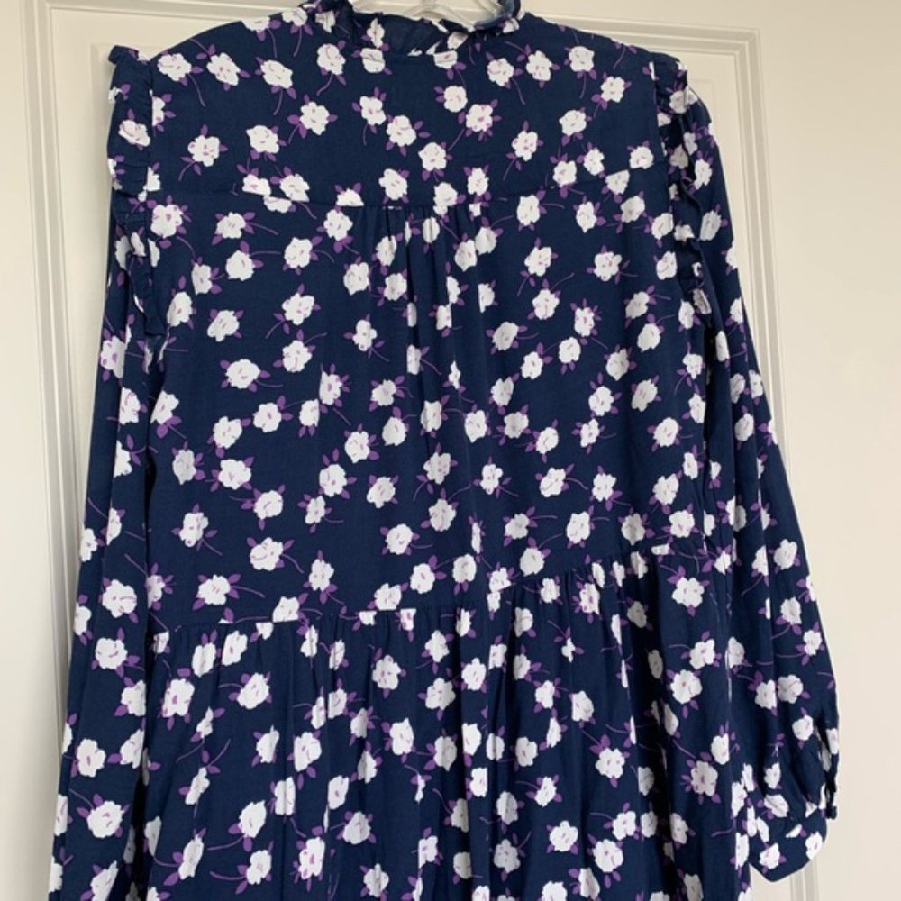 Tie-neck tiered dress in scattered peony print - Picture 4 of 13